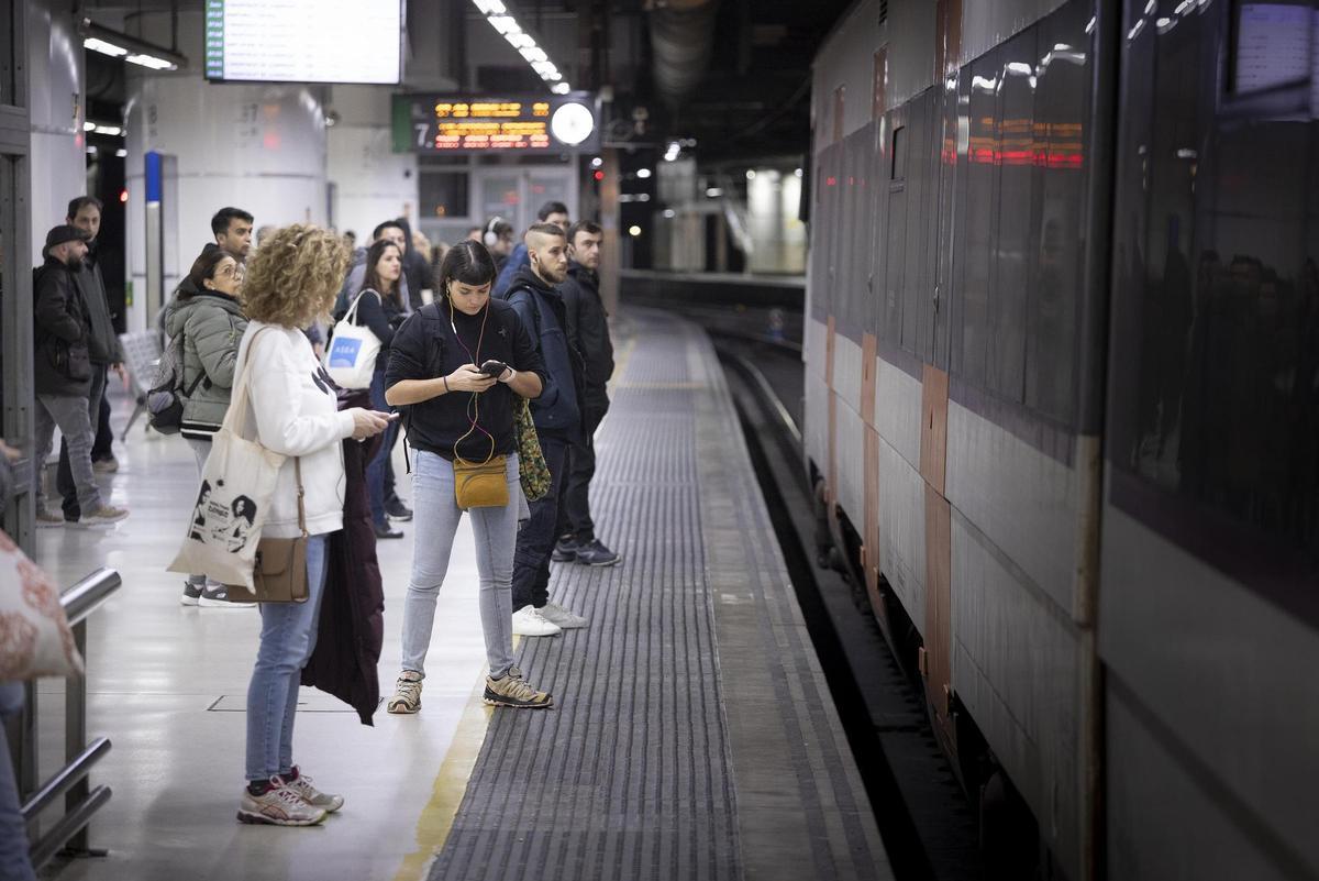 Así se ha vivido la huelga de Renfe en la estación de Sants de Barcelona