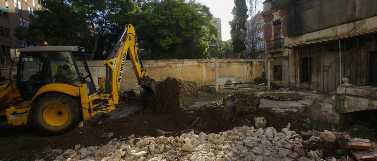 Obras en el chalé de Aben Al Abbar, que se convertirá en centro cultural.