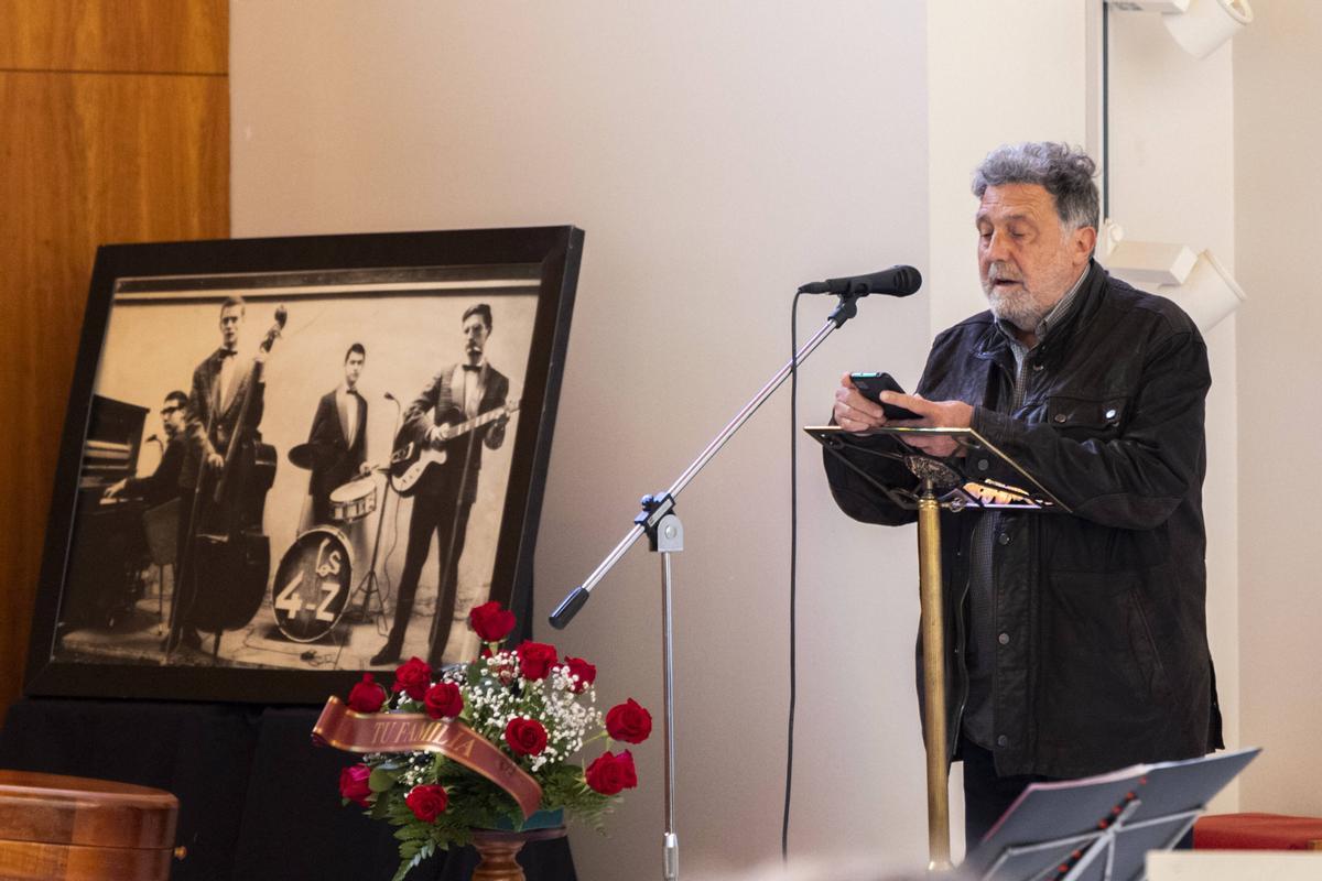 Vicent Tamarit en el funeral de Lluís Miquel Campos