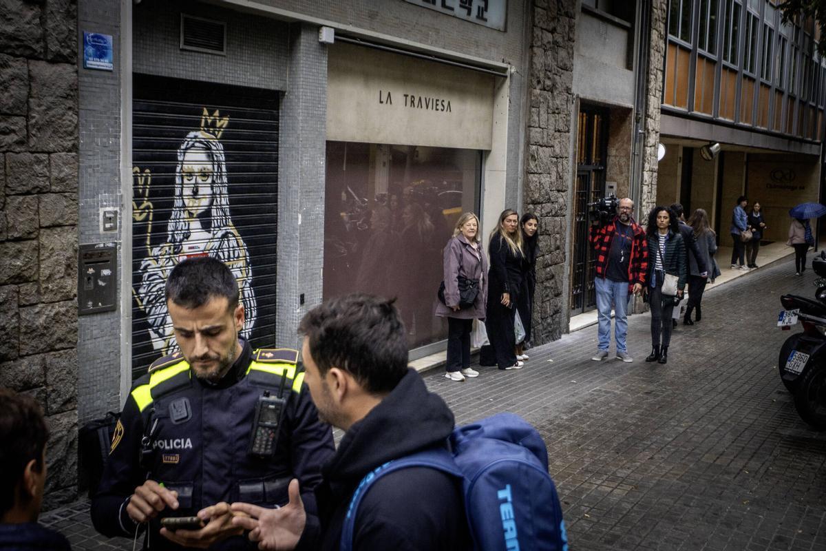 Barcelona vuelve a precintar el bar de Tuset donde Piqué y Clara Chía se conocieron. Imágenes de este 5 de noviembre de 2025.