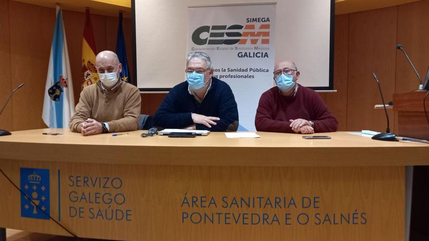 Enrique Fernández Carrera-Soler, Enrique Marra-López y Ramón Barreiro, en el Hospital Montecelo.    // FDV
