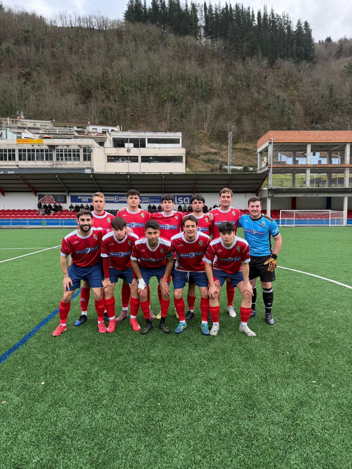 Los jugadores del Narcea antes del partido del domingo.