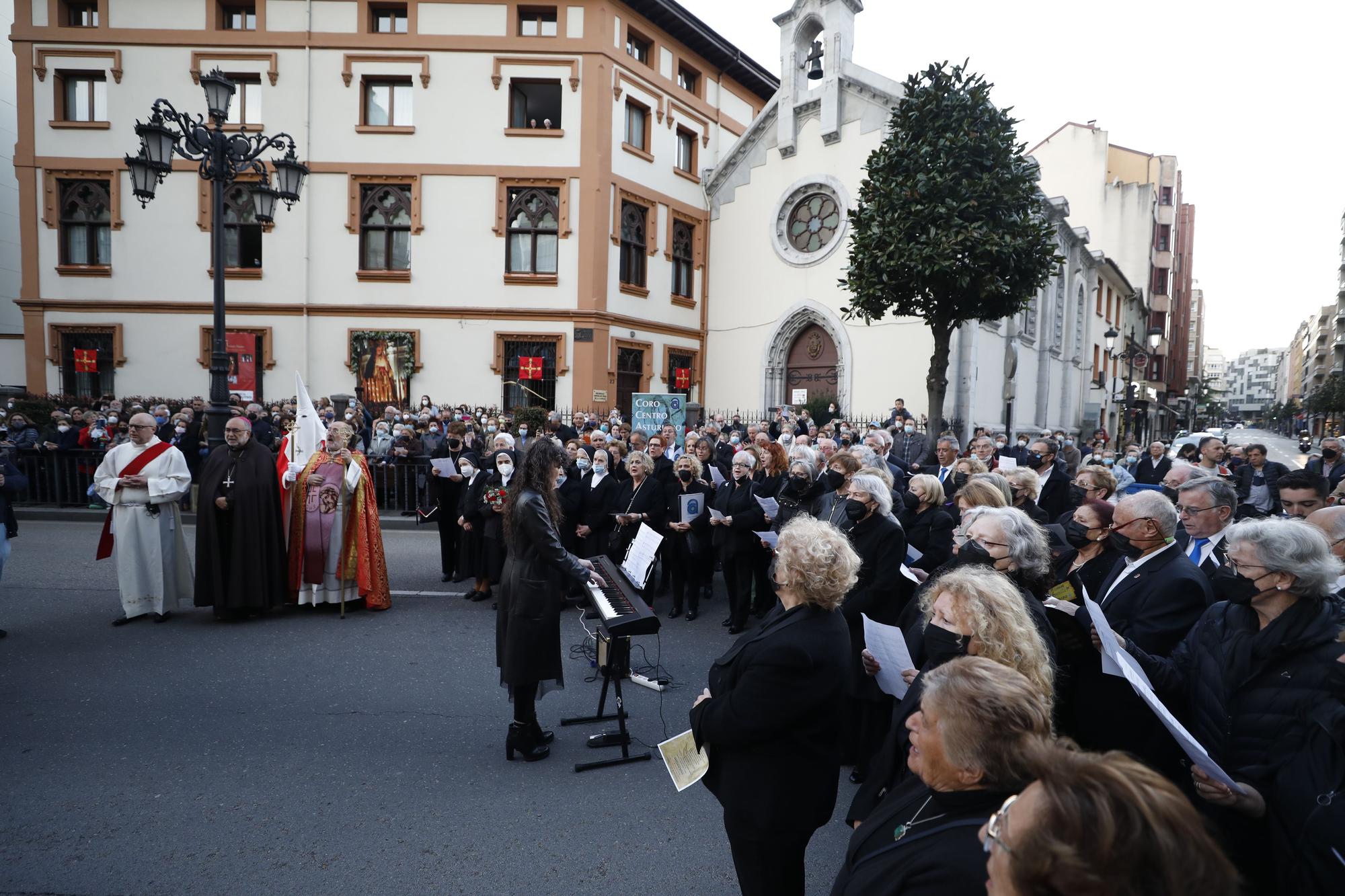 EN IMÁGENES: La imagen de Jesús Cautivo vuelve a recorrer las calles de Oviedo