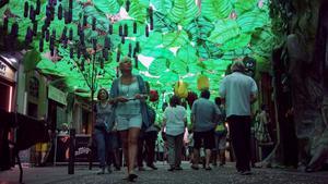 La calle de Verdi del Mig, cuya decoración en las fiestas de Gràcia lleva por título este 2019 ’Veggie Verdie’.