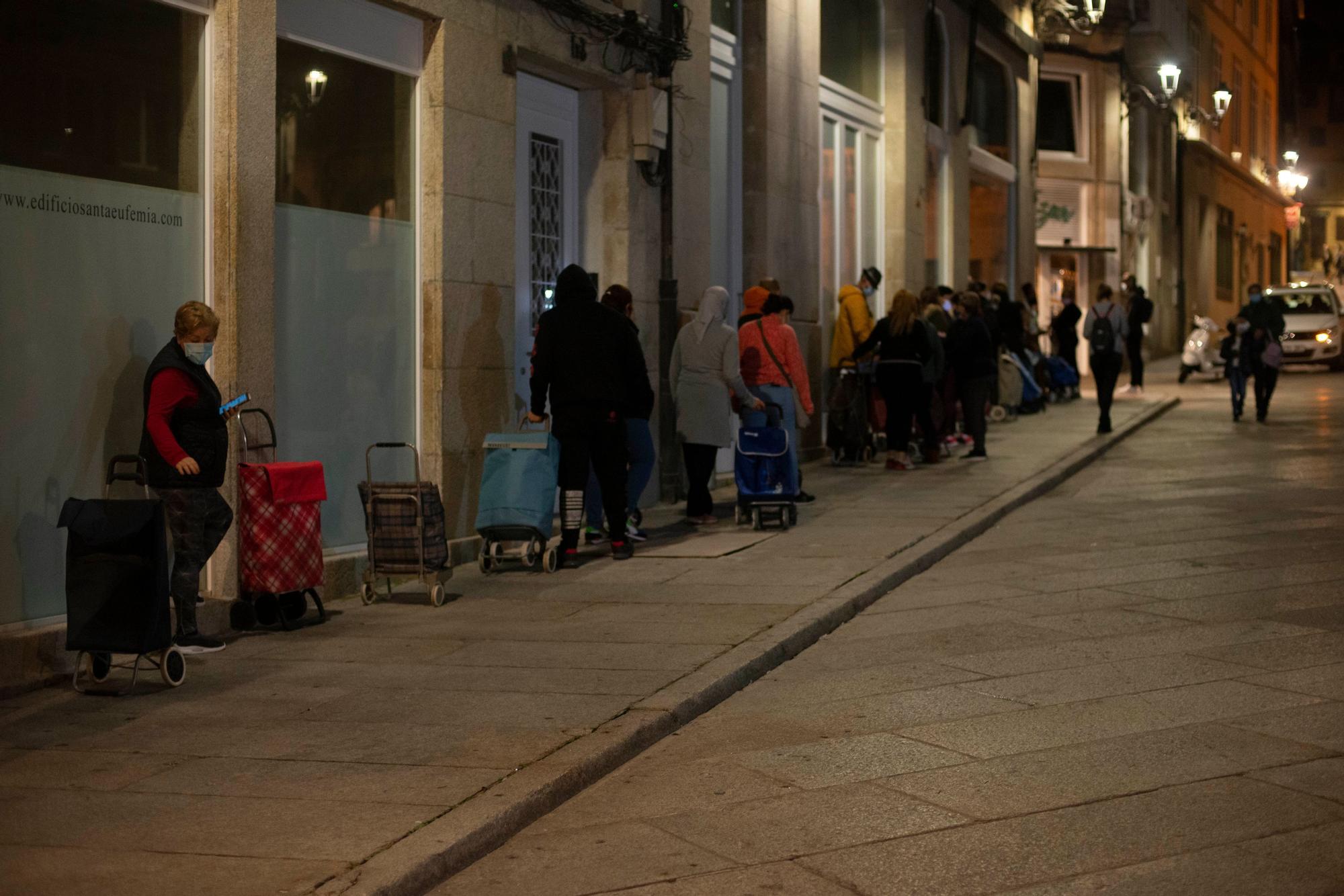 Las colas del hambre, también en Ourense