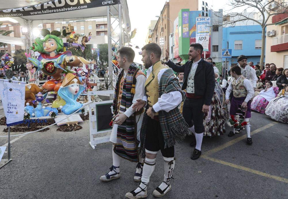 Visita de cortesía a las fallas del Port de Sagunt