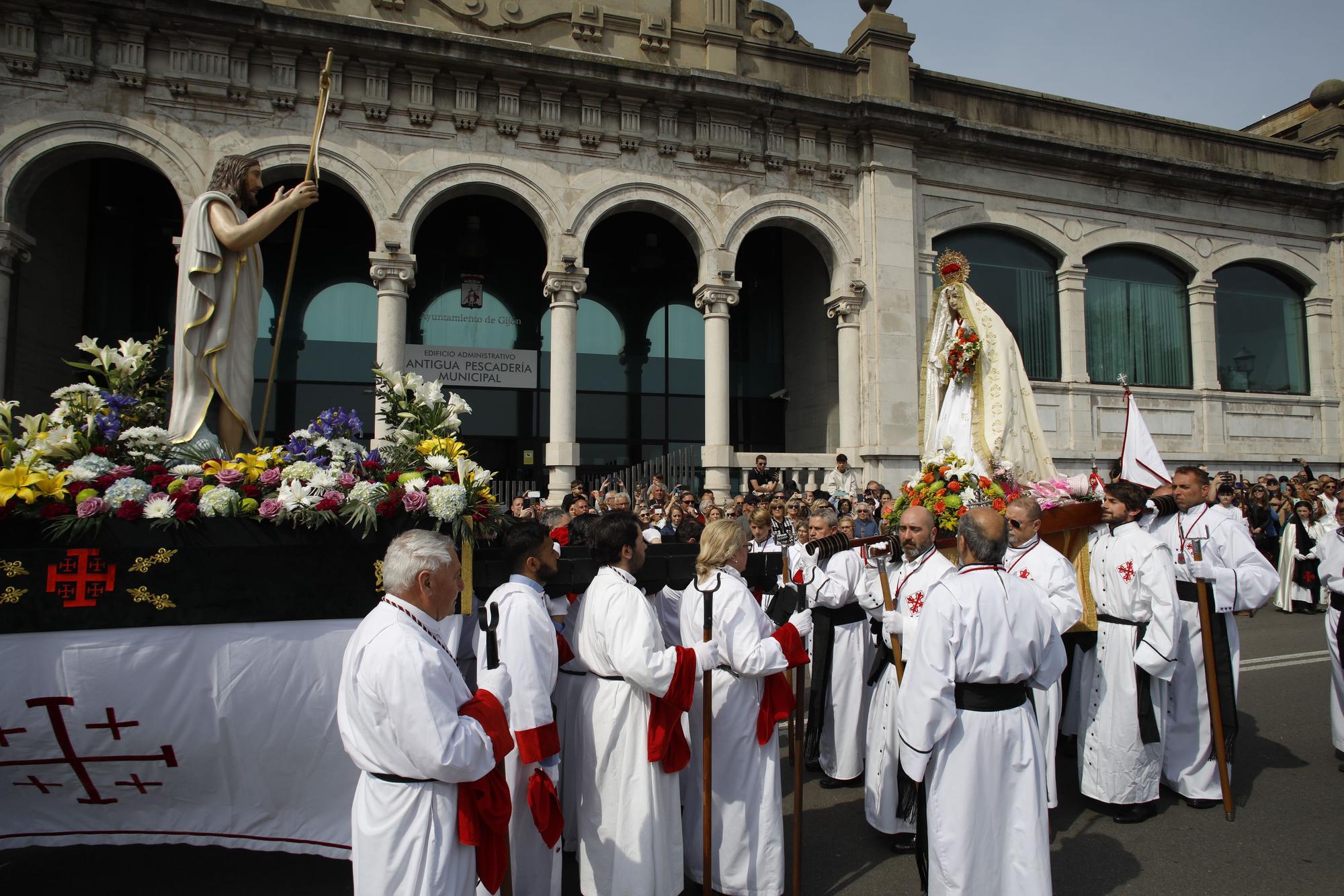 En imágenes: Así fue la procesión del Domingo de Resurrección para poner el broche a la Semana Santa de Gijón