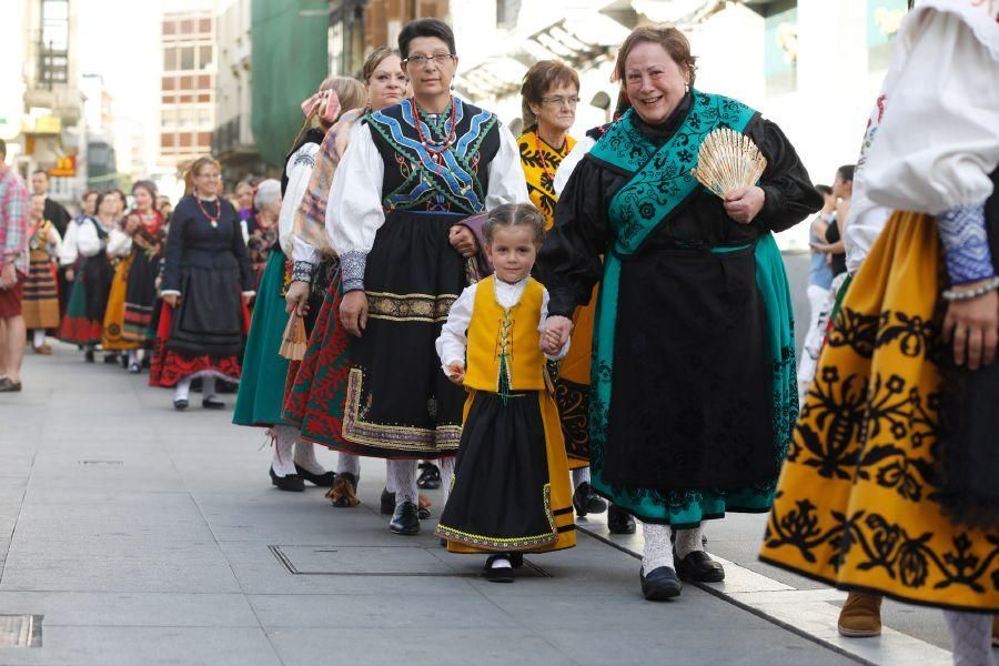 Desfile de trajes regionales