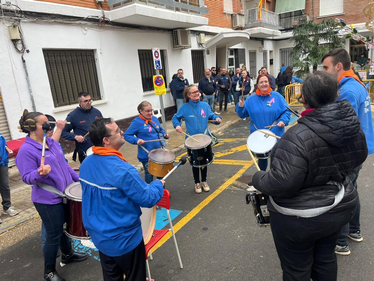 Los componentes de Adisto disfrutan de las fallas.