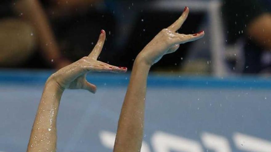 La pareja española de natación sincronizada Andrea Fuentes y Ona Carbonell.