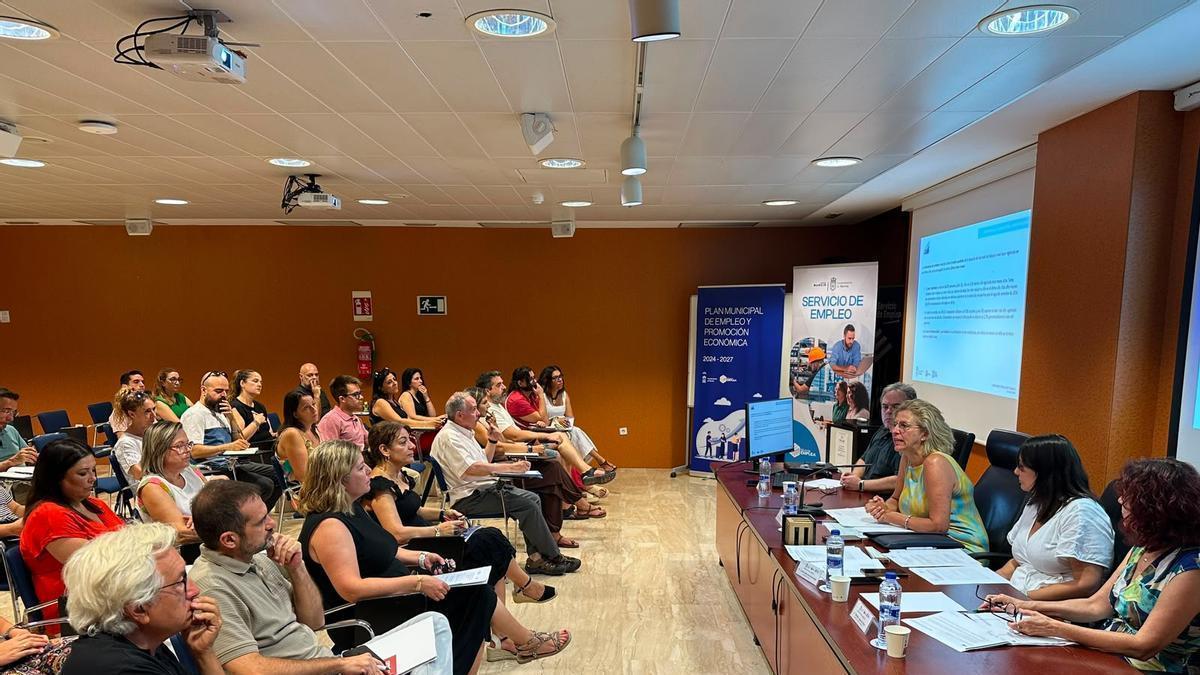 Reunión de la comisión técnica del plan municipal de empleo este martes.