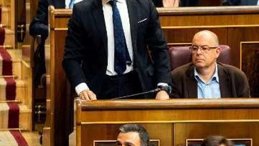 Abascal jura la Constitiución. // Reuters