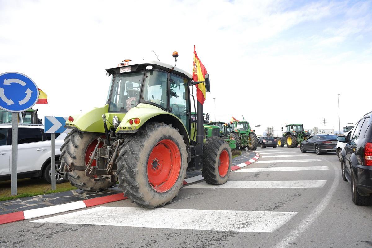 Fotogalería | Los tractores ya ocupan las carreteras extremeñas