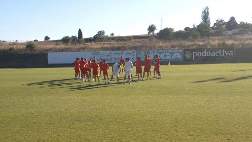 El equipo zamorano en un entrenamiento reciente.