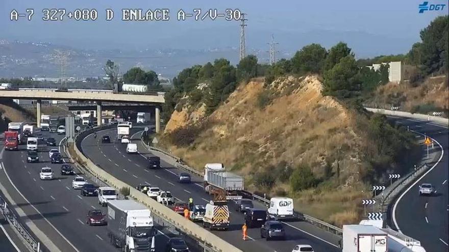 Accident en la A-7 a Paterna, direcció Alacant