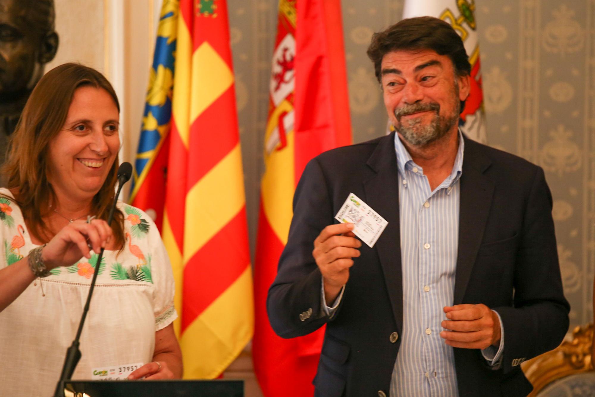 Presentación del cupón conmemorativo del centenario del Mercado Central