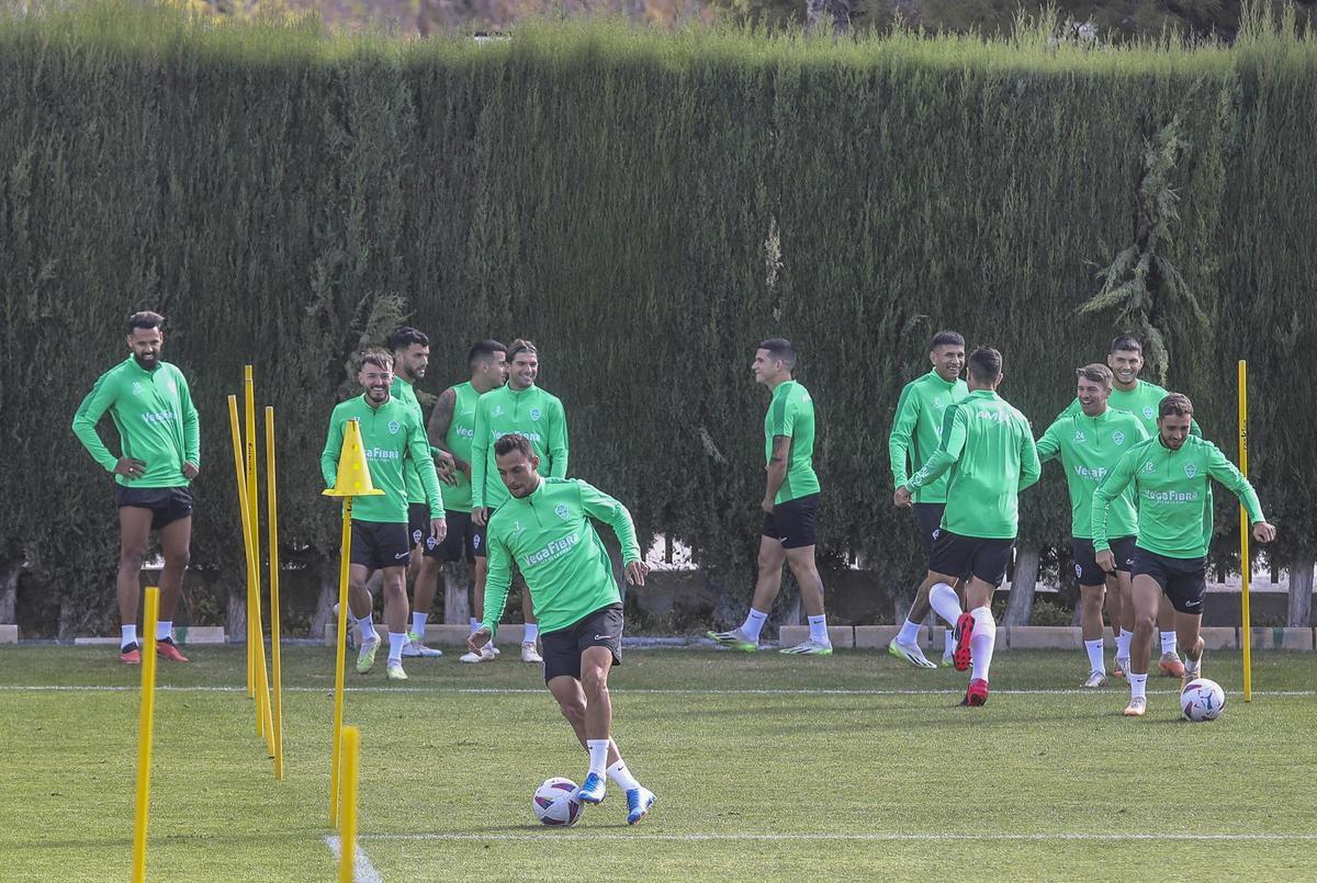 Un entrenamiento del Elche para preparar el partido ante el Real Zaragoza