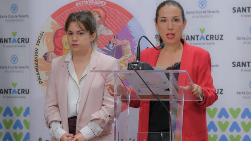 Elena Mateo (i) y Patricia Hernández, ayer, en rueda de prensa.