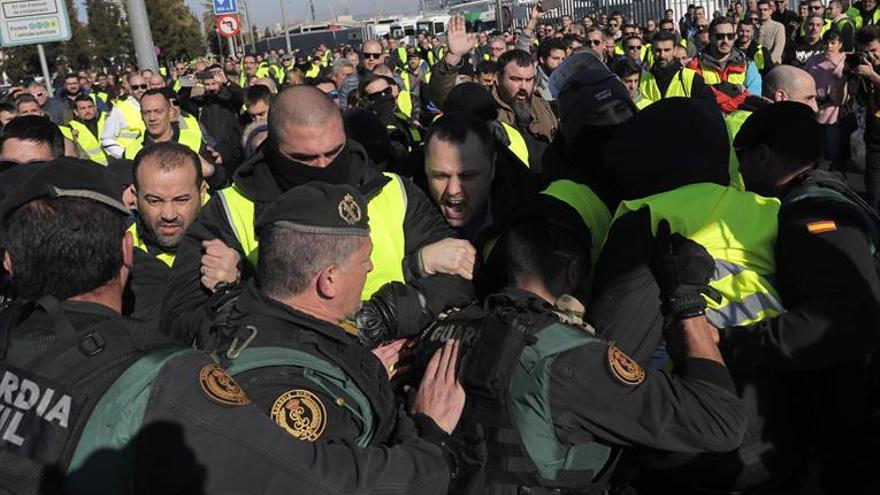 Los taxistas madrileños se unen a la huelga total de los de Barcelona