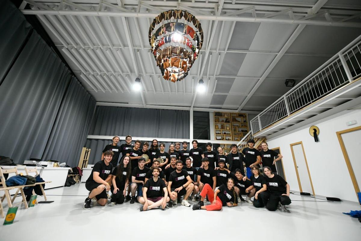Foto de familia de los participantes.