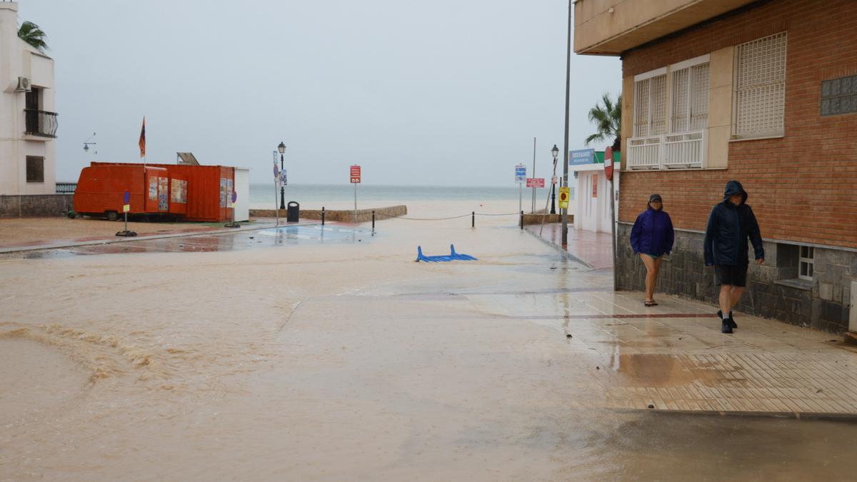 Estado de la rambla de Los Alcázares, este viernes por la tarde