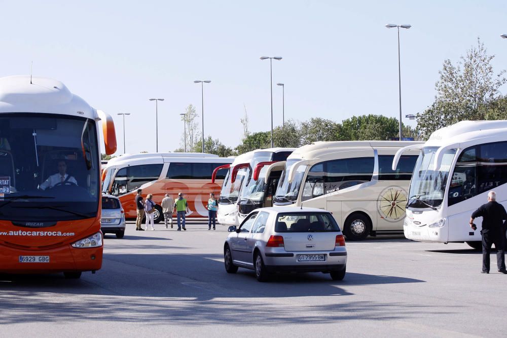 Sortida d'autocars de l'ANC des de Girona per anar a la manifestació de Barcelona
