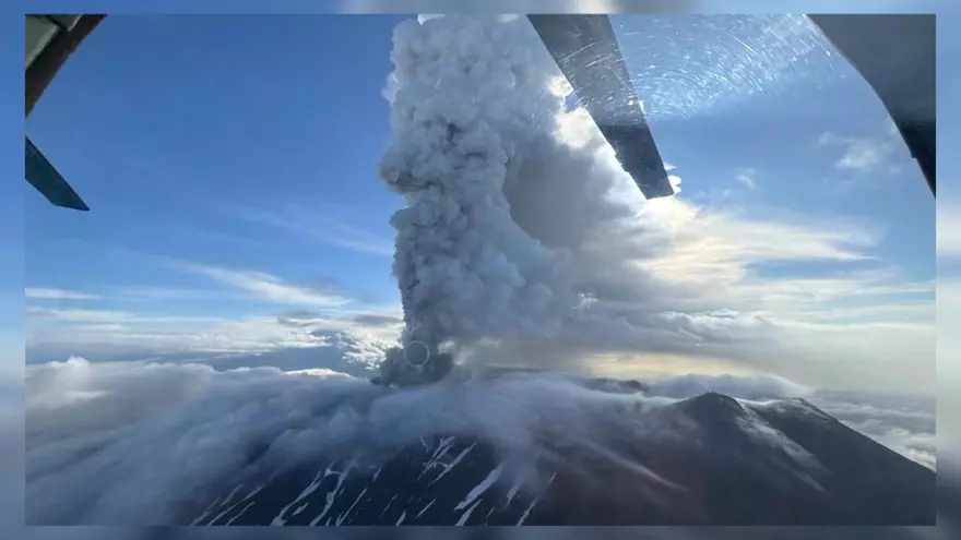 El volcán Krasheninnikov entra en erupción en el este de Rusia tras el seísmo de magnitud 8,8