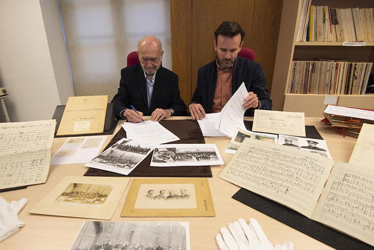 Acto de donación del archivo musical de Manuel Hurtado Muro a la Diputación de Cácer