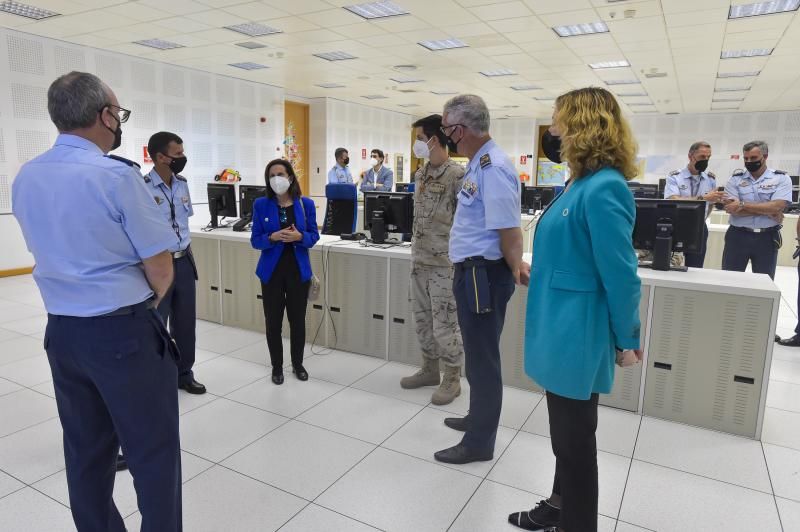 Visita de la ministra de Defensa, Margarita Robles, a Gando