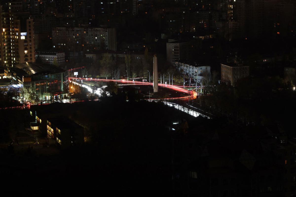 Cortes de luz en ciudades de Ucrania tras ataques rusos