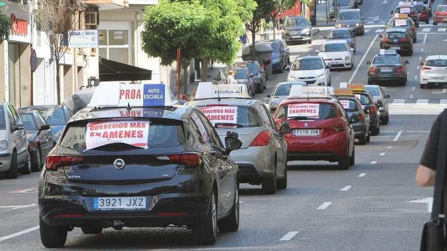 Protesta de autoescuelas gallegas durante la huelga de examinadores de Tráfico el pasado verano.