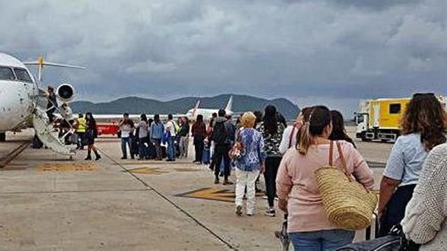 Pasajeros embarcando en un vuelo a Palma.