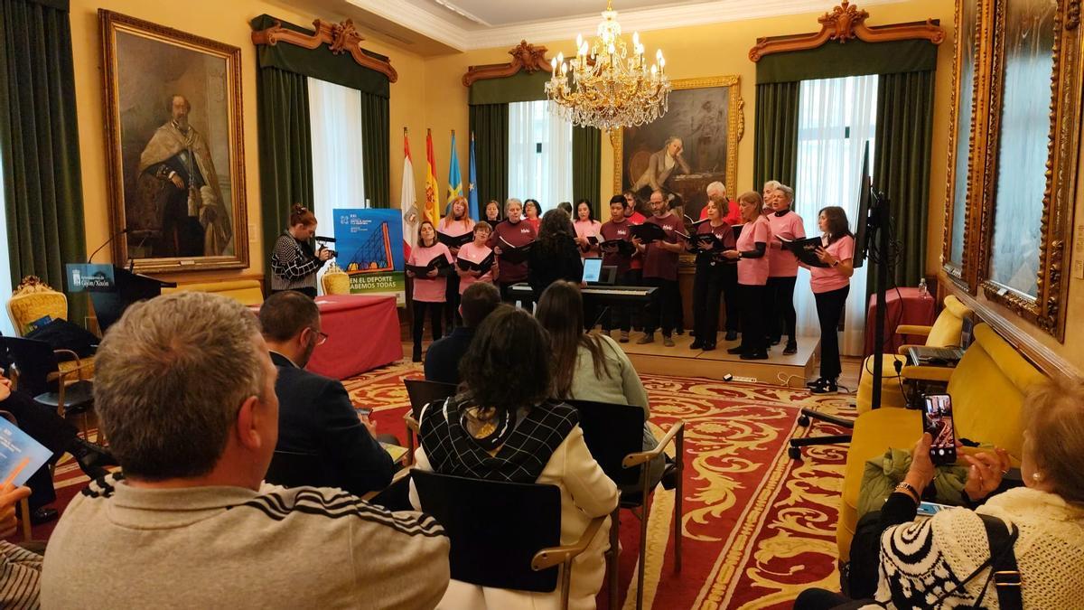 El coro Diverso durante su actuación.