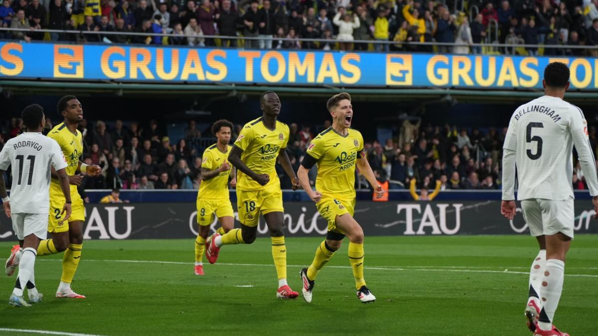 Foyth celebra el 1-0.