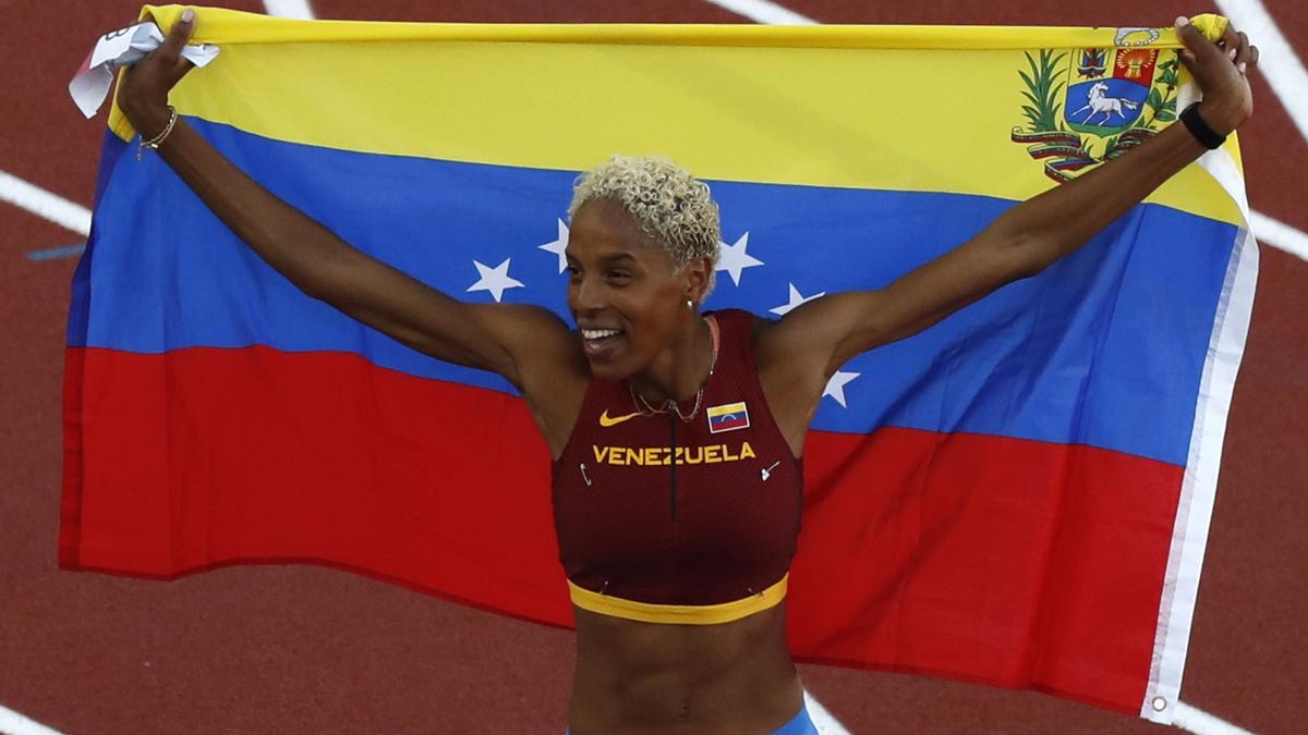 Yulimar Rojas adorna su tercer oro mundial con un triple salto de 15,47.