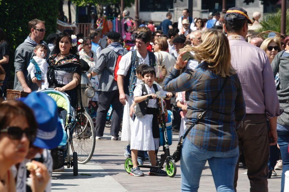 Las carrozas y la 'tronaera', claves para el ambiente del Bando 2016