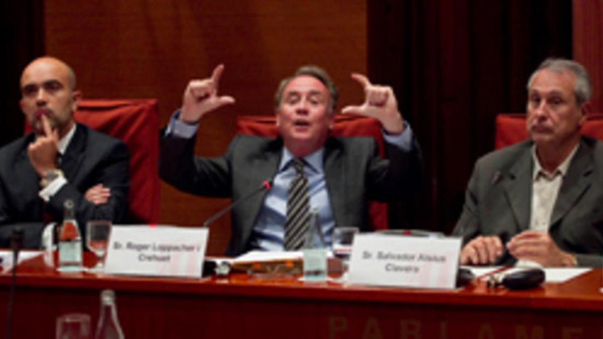 Daniel Sirera, Roger Loppacher y Salvador Alsius, en el Parlament, en pasado 2 de julio.