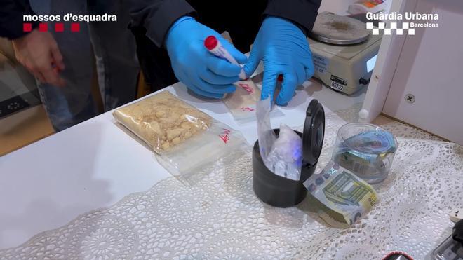 Mossos y Fiscalía alertan del consumo entre jóvenes de nitazenos, el 'superopioide' cien veces más fuerte que el fentanilo