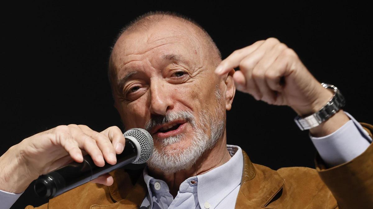 JORNADAS GUERRA CIVIL REVERTE | El encuentro sobre la Guerra Civil que dirige Pérez-Reverte serán en octubre sin David Uclés y con Pablo Iglesias