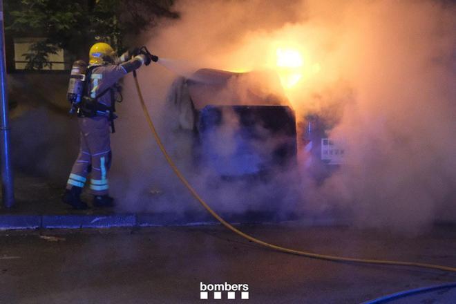 Arden siete contenedores en dos calles del Guinardó en una nueva madrugada de incendios