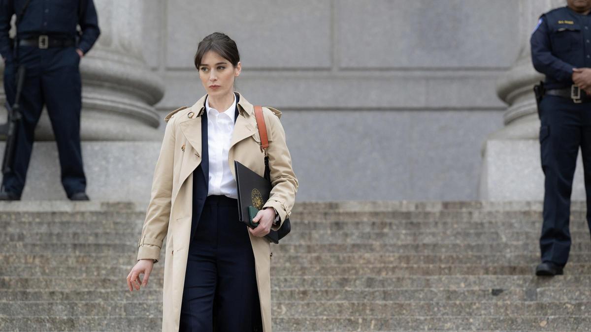 Lizzy Caplan (Alexandra Mullen) en una imagen de 'Día cero'