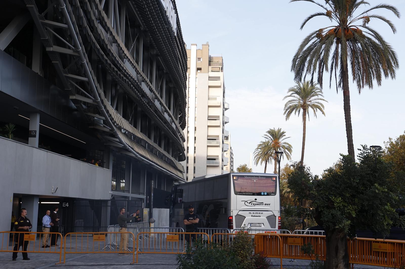 El Roig Arena se blinda para el partido entre el Valencia Basket y el Hapoel Tel Aviv