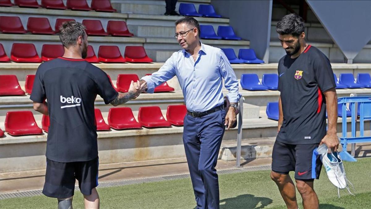 Bartomeu saluda a Leo Messi en la Ciutat Esportiva