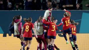Celebración de la Selección Española de fútbol femenino tras marcar un gol en la semifinal del Mundial.