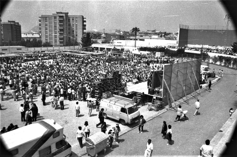 El Día de Trabajador congregaba a miles de alicantinos en las calles, una imagen que dista mucho de la actual por la pandemia del coronavirus.