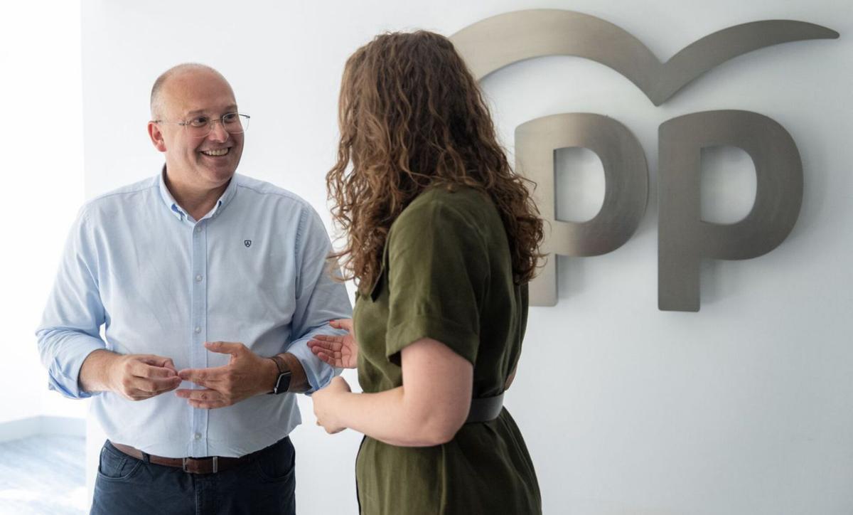 Fernández cedeix i Feijóo evita vetar Junts en els pactes del PP Fernández cedeix i Feijóo evita vetar Junts en els pactes del PP