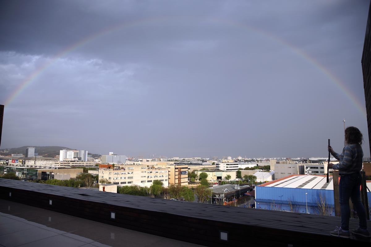 La lluvia por fin llega a Barcelona