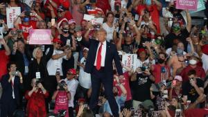 Donald Trump, a su llegada a un acto de campaña en Sanford, Florida, el 12 de octubre.