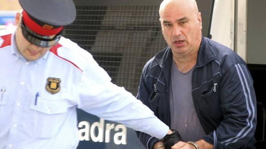 Admite que estranguló y asfixió a su madre en Tarragona