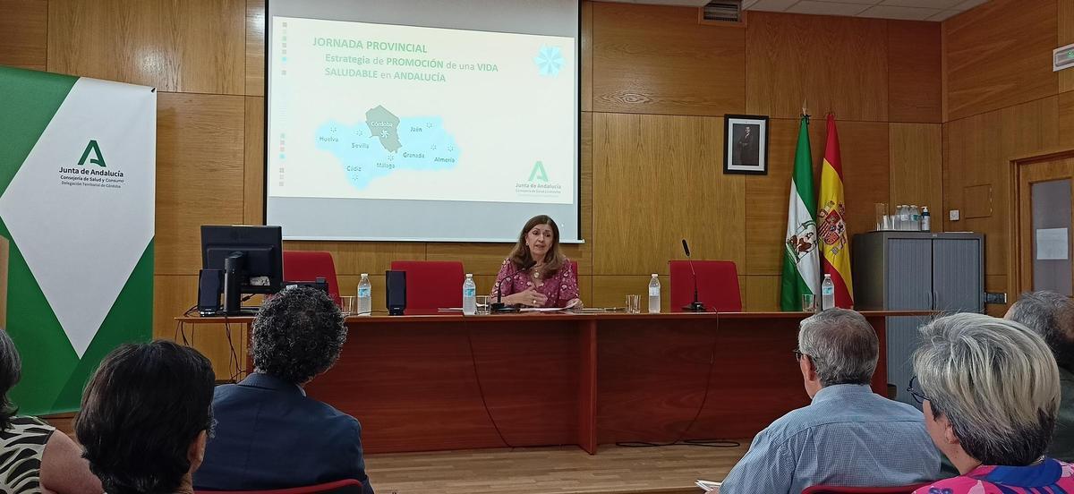 La delegada de Salud y Consumo de la Junta en Córdoba, María Jesús Botella, durante la presentación de la EPVS.